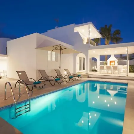 Puerto Del Carmen Sleeps 9 With Pool Air Con And Wifi Villa Puerto del Carmen (Lanzarote)