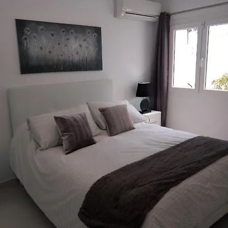 Puerto Del Carmen Sleeps 9 With Pool Air Con And Wifi * Puerto del Carmen (Lanzarote)