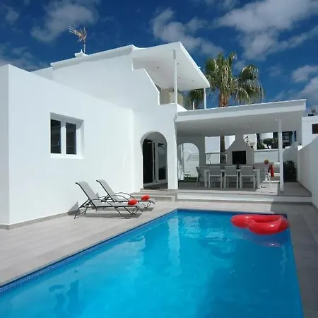 Puerto Del Carmen Sleeps 9 With Pool Air Con And Wifi Villa
