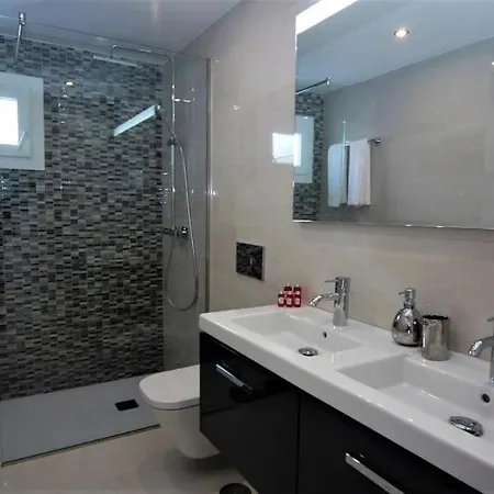 Puerto Del Carmen Sleeps 9 With Pool Air Con And Wifi Villa