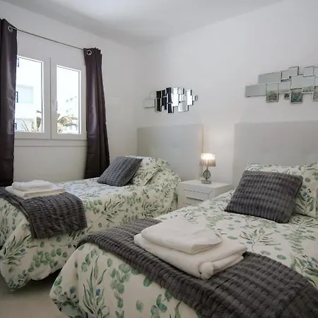 Puerto Del Carmen Sleeps 9 With Pool Air Con And Wifi Puerto del Carmen (Lanzarote)