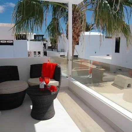 Puerto Del Carmen Sleeps 9 With Pool Air Con And Wifi *