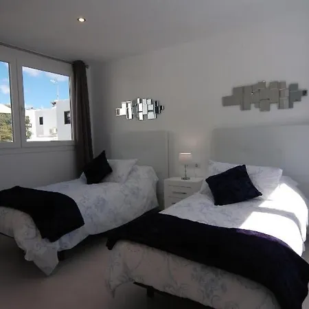 Puerto Del Carmen Sleeps 9 With Pool Air Con And Wifi