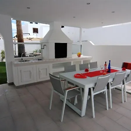 Villa Puerto Del Carmen Sleeps 9 With Pool Air Con And Wifi *