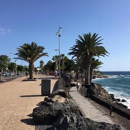 Puerto Del Carmen Sleeps 9 With Pool Air Con And Wifi Puerto del Carmen (Lanzarote)