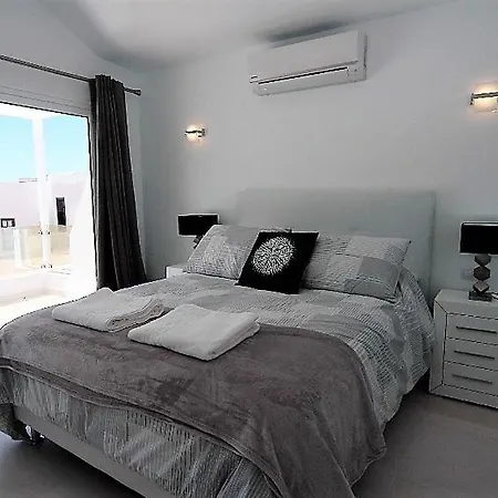 Puerto Del Carmen Sleeps 9 With Pool Air Con And Wifi